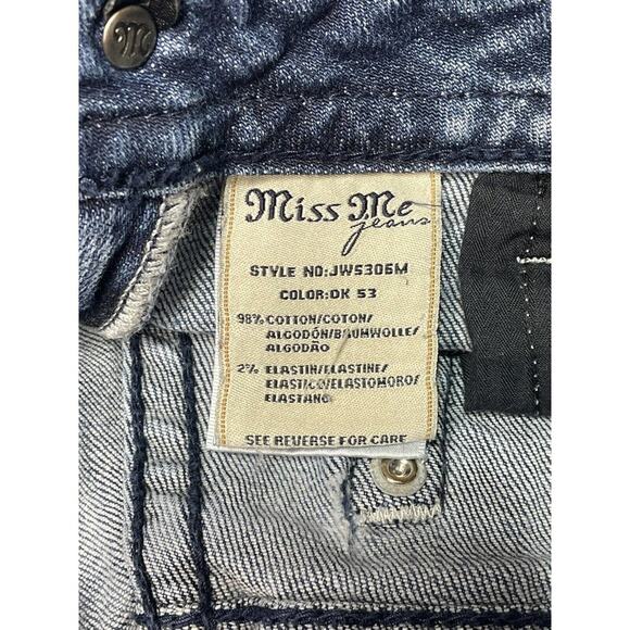 Miss Me Bermuda Embelished Blue Jean Short's Women's Size 28 - Picture 3 of 3